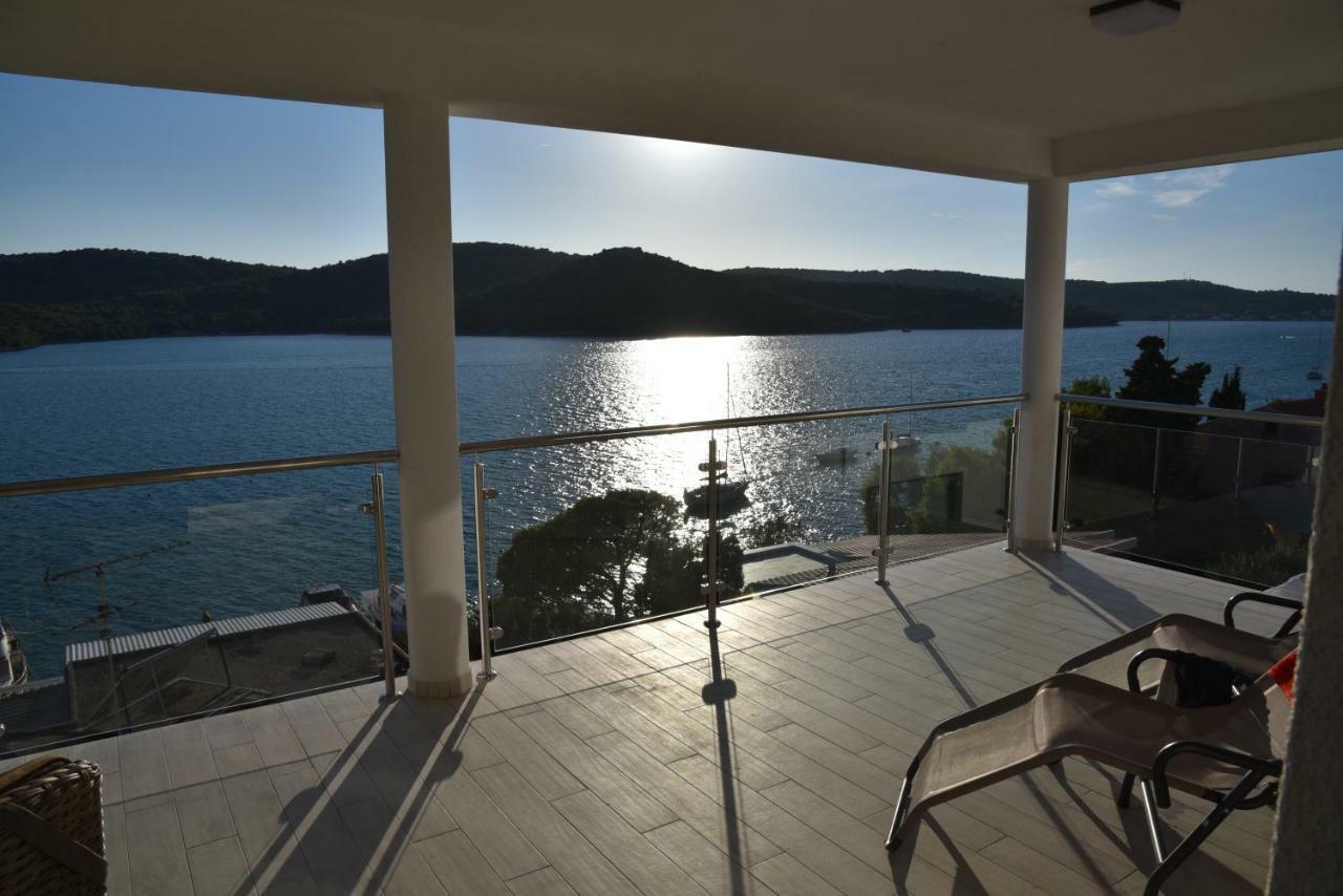 Villa Pina Tisno Eksteriør billede