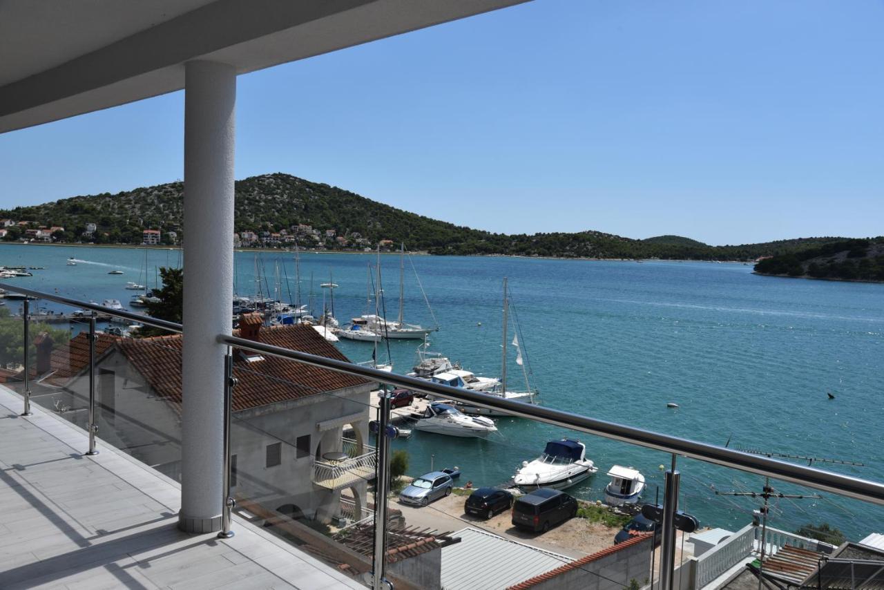 Villa Pina Tisno Eksteriør billede